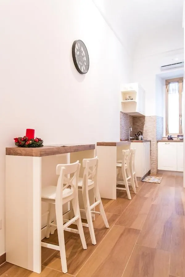 Hotel Palazzo Le Travi Bari 2*,  Italia